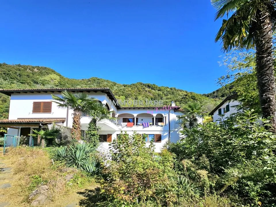 Wohnung in Villa: Erdgeschoss mit Garten, Terrasse und Seeblick