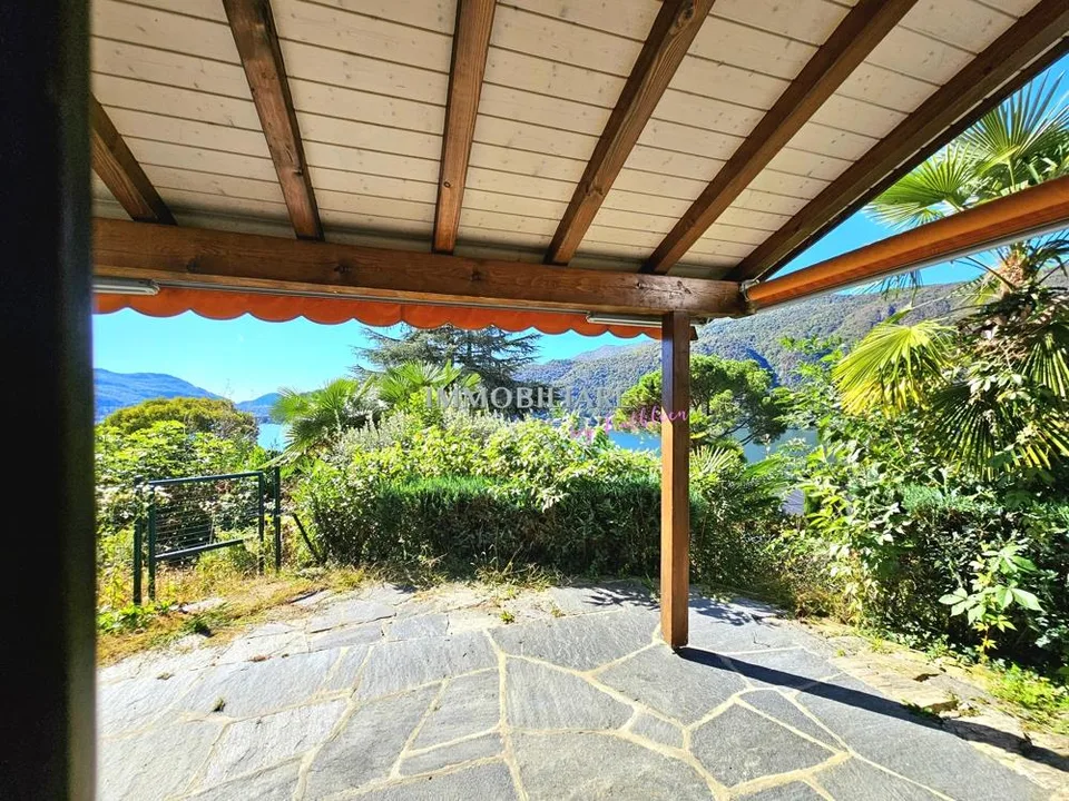 Wohnung in Villa: Erdgeschoss mit Garten, Terrasse und Seeblick
