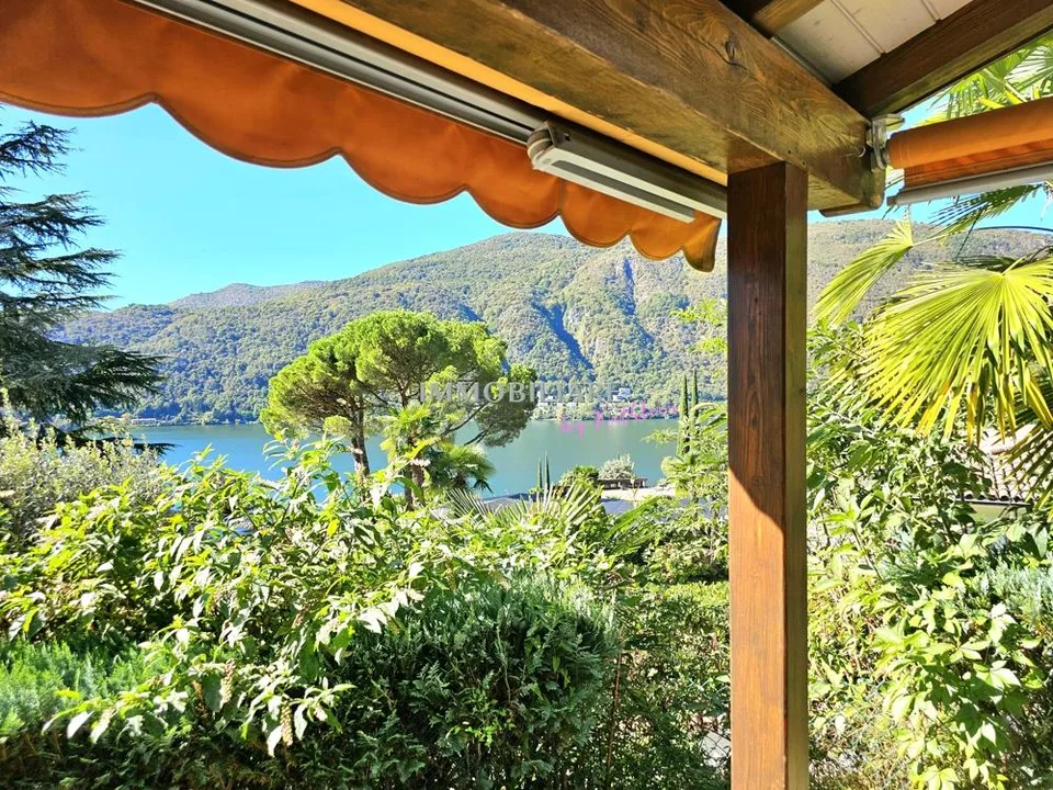 Wohnung in Villa: Erdgeschoss mit Garten, Terrasse und Seeblick