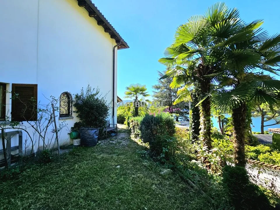 Wohnung in Villa: Erdgeschoss mit Garten, Terrasse und Seeblick