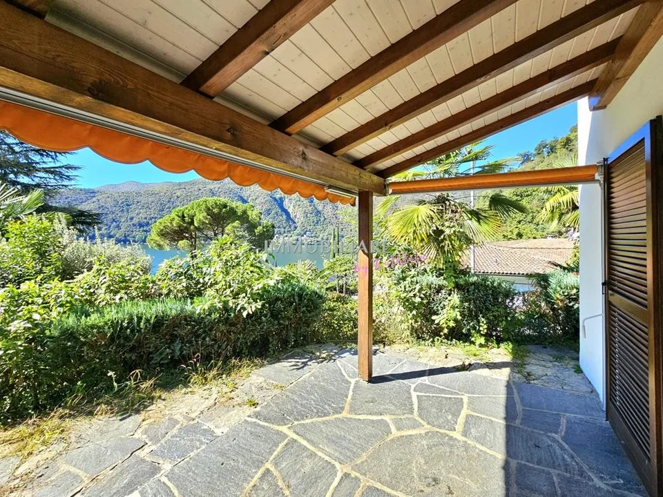 Wohnung in Villa: Erdgeschoss mit Garten, Terrasse und Seeblick