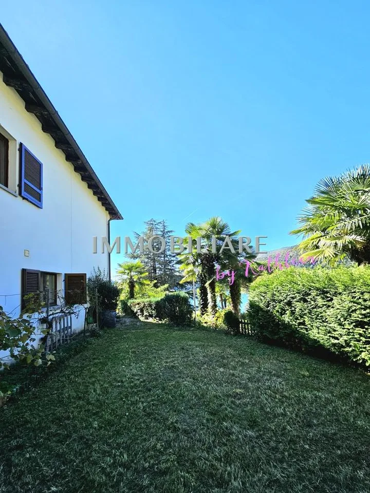 Wohnung in Villa: Erdgeschoss mit Garten, Terrasse und Seeblick