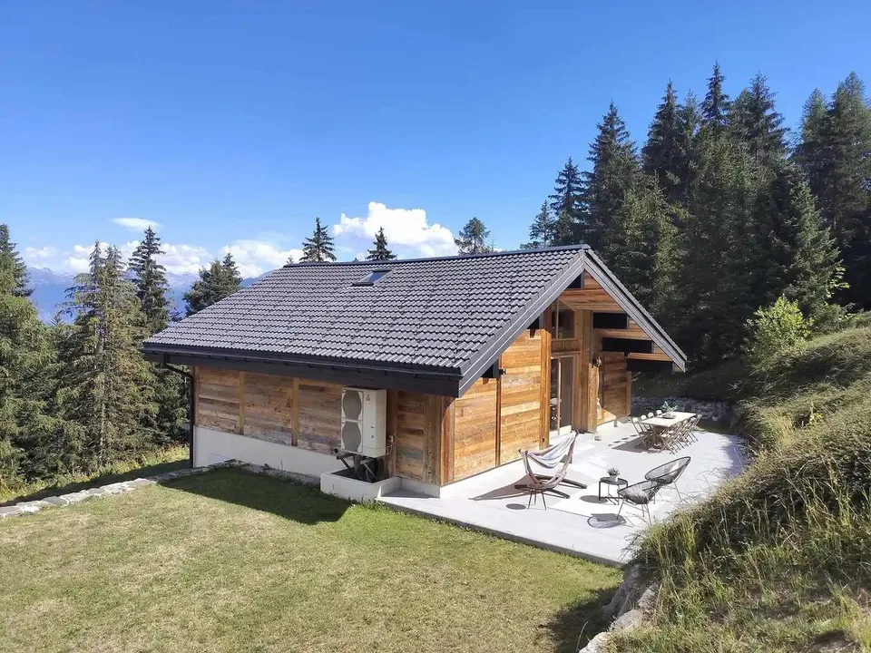 Außergewöhnliches Skichalet zu Füßen in Anzère: Edle Materialien, Verkauf als Zweitwohnsitz und Lex-Koller-Genehmigung – Foto 3 von 15