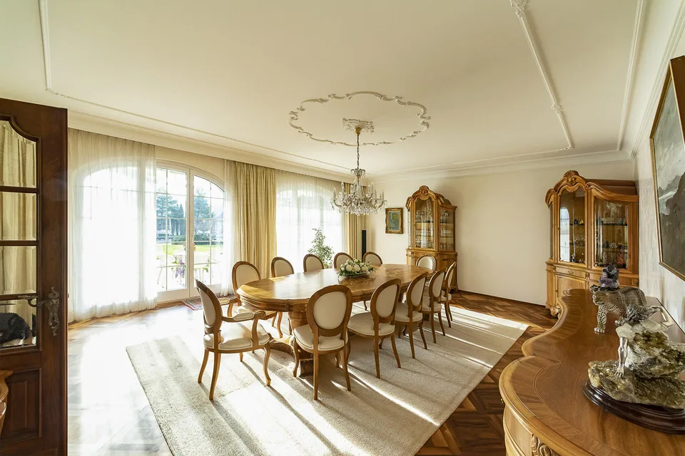 Hochwertige Landhausvilla in eindrucksvoller Kulisse – Foto 5 von 12