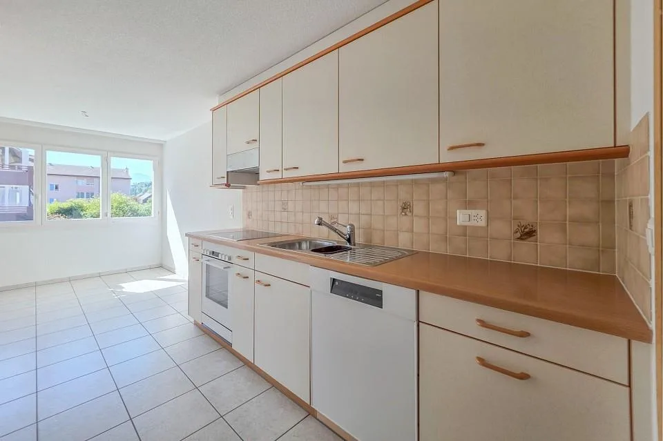 Sunny living. Quiet life. Arriving home. – photo 12 of 13