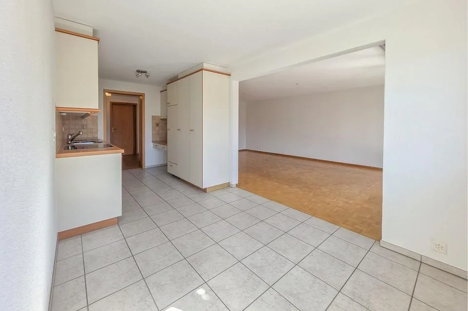 Sunny living. Quiet life. Arriving home. – photo 9 of 13