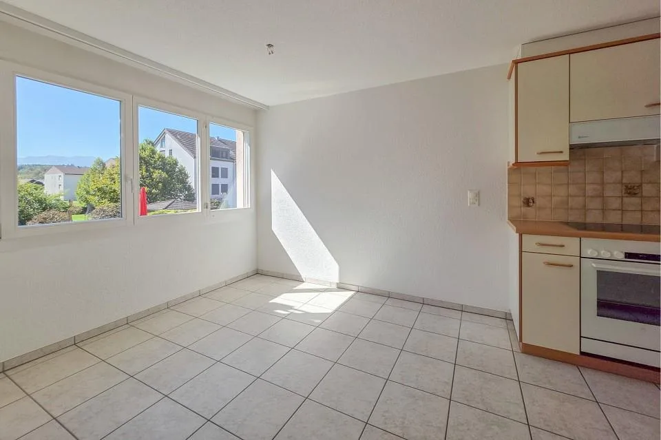 Sunny living. Quiet life. Arriving home. – photo 8 of 13