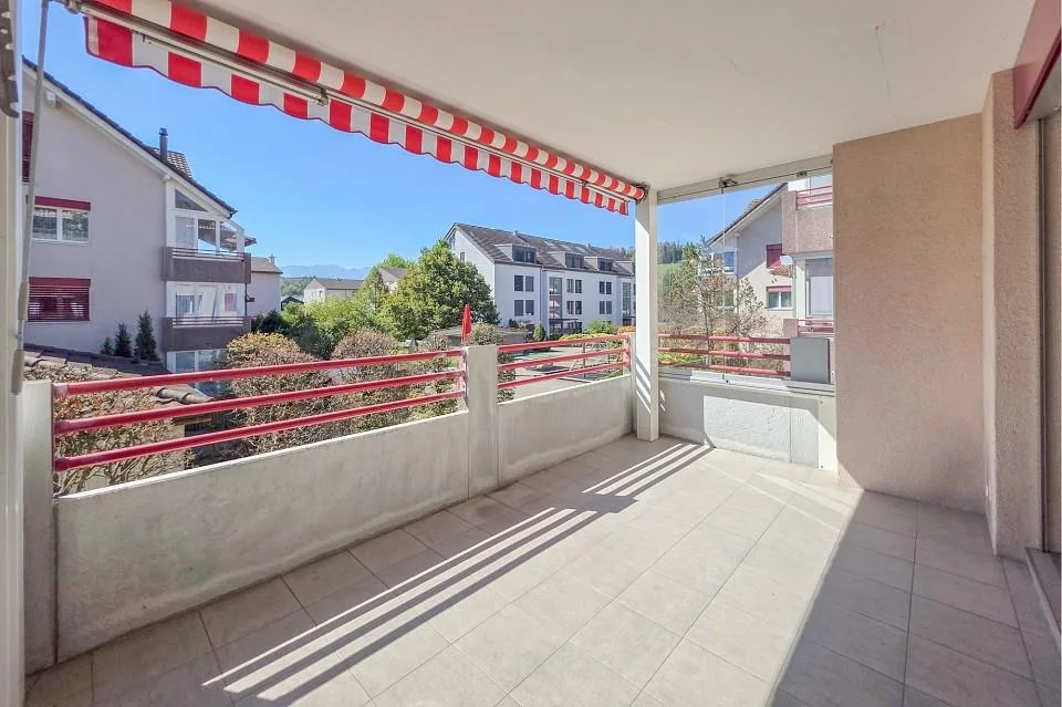 Sunny living. Quiet life. Arriving home. – photo 6 of 13