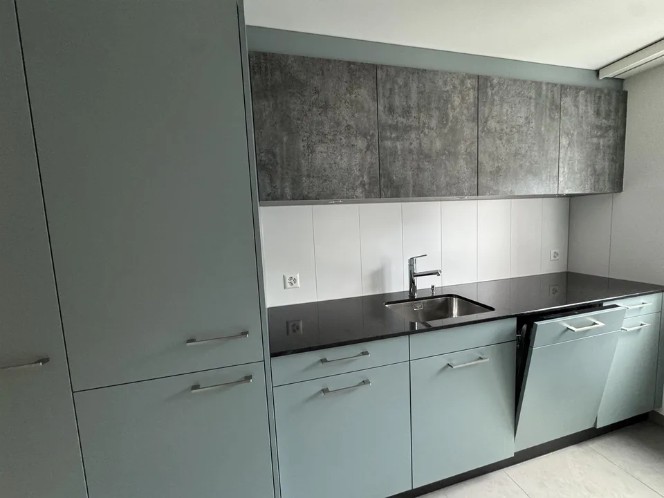 Moderne 4.5-Zi-Wohnung mit 2 Bädern, Lift und Abendsonne – foto 4 di 9