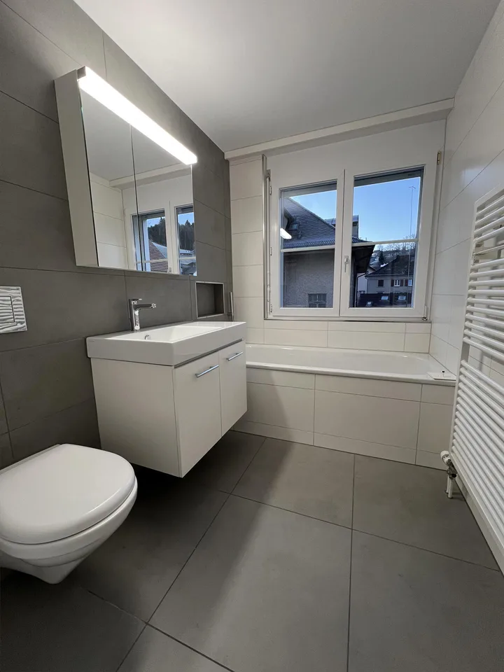Moderne 4.5-Zi-Wohnung mit 2 Bädern, Lift und Abendsonne – foto 6 di 9