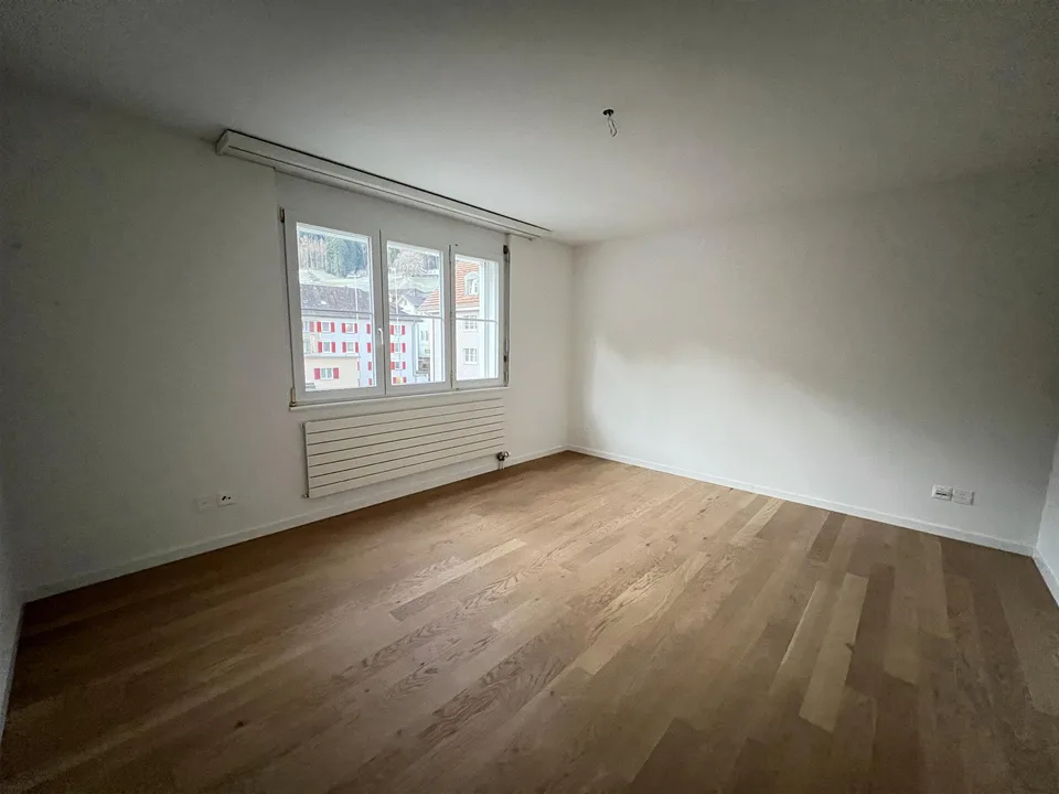 Moderne 4.5-Zi-Wohnung mit 2 Bädern, Lift und Abendsonne – foto 2 di 9