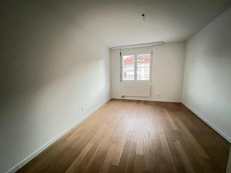Moderne 4.5-Zi-Wohnung mit 2 Bädern, Lift und Abendsonne – foto 3 di 9