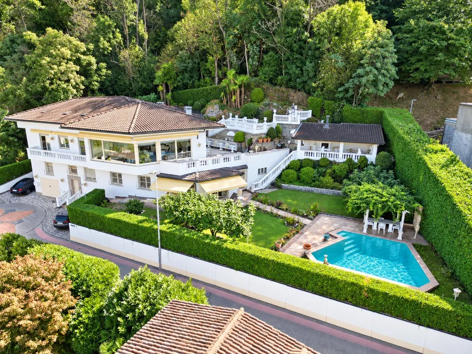 Elegante Villa di Lusso con Vista Lago e Piscina Riscaldata – photo 3 sur 30