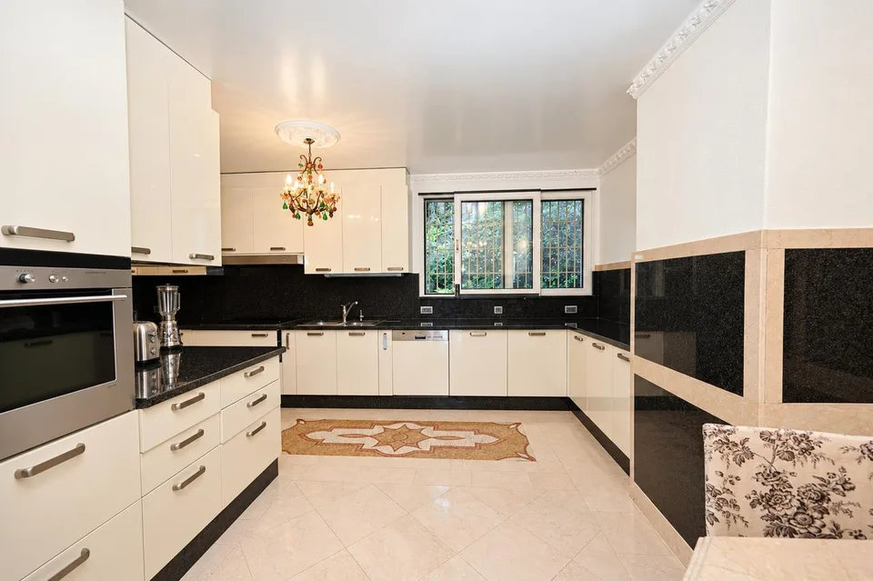 Elegante Villa di Lusso con Vista Lago e Piscina Riscaldata – photo 11 sur 30