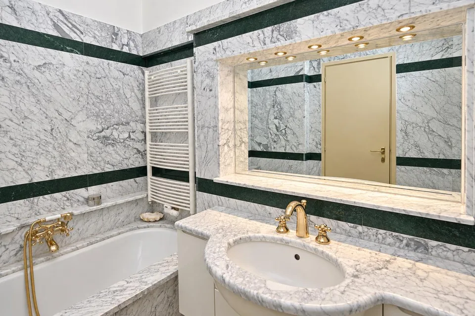 Elegante Villa di Lusso con Vista Lago e Piscina Riscaldata – photo 25 sur 30