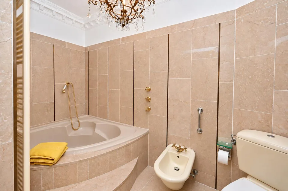 Elegante Villa di Lusso con Vista Lago e Piscina Riscaldata – photo 18 sur 30