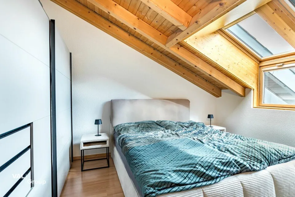 Carattere, luce e vista sulle montagne: appartamento mansardato di 4½ locali nel centro di Visp