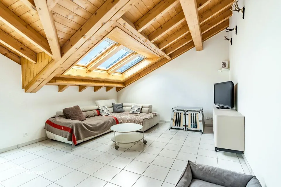 Charakter, Licht und Bergsicht: 4½-Zimmer-Dachwohnung im Zentrum vo...