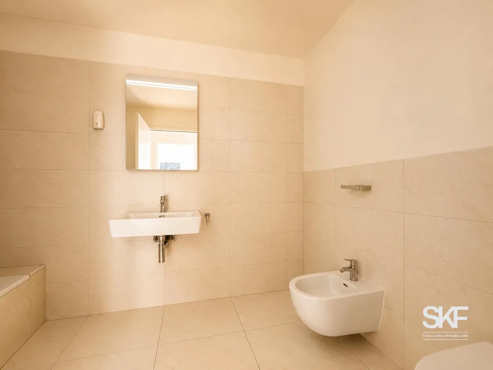 RIVERA - AFFITTASI 4.5 LOCALI CON TERRAZZA VETRATA