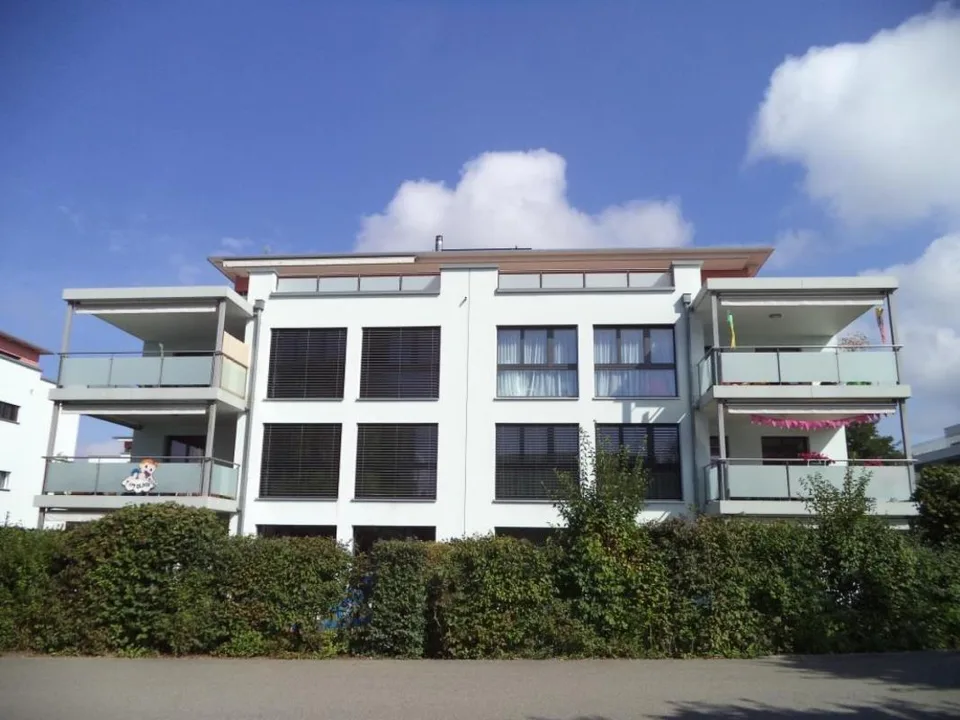 Helle Wohnung mit grosszügigem Gartensitzplatz