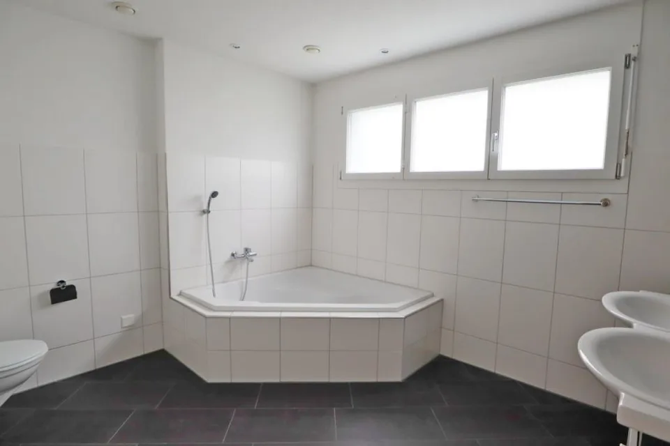 Helle Wohnung mit grosszügigem Gartensitzplatz