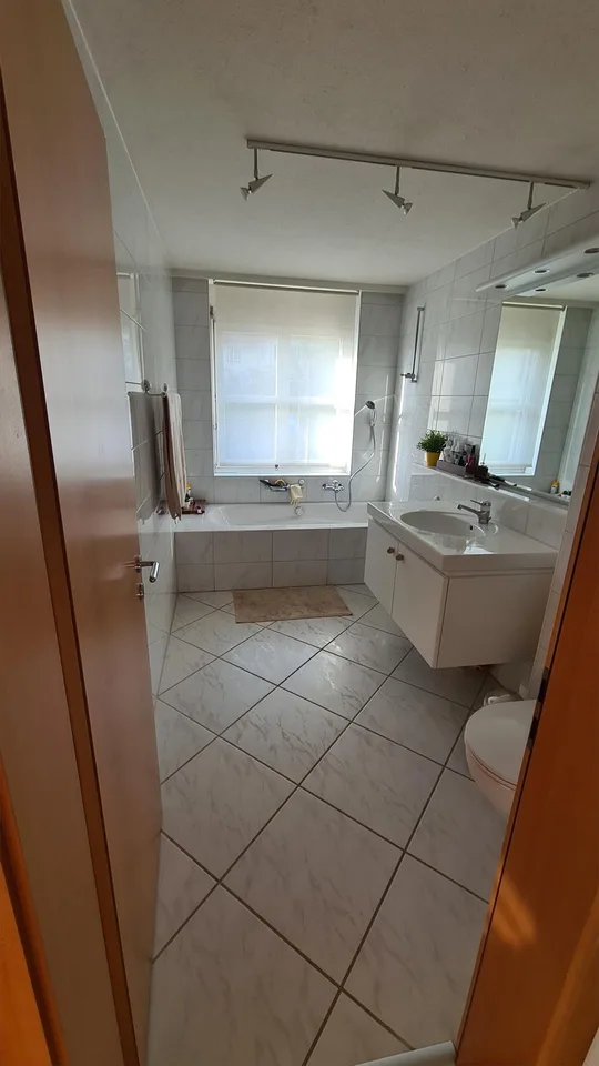 4.5 Zimmerwohnung an zentraler Lage zu vermieten