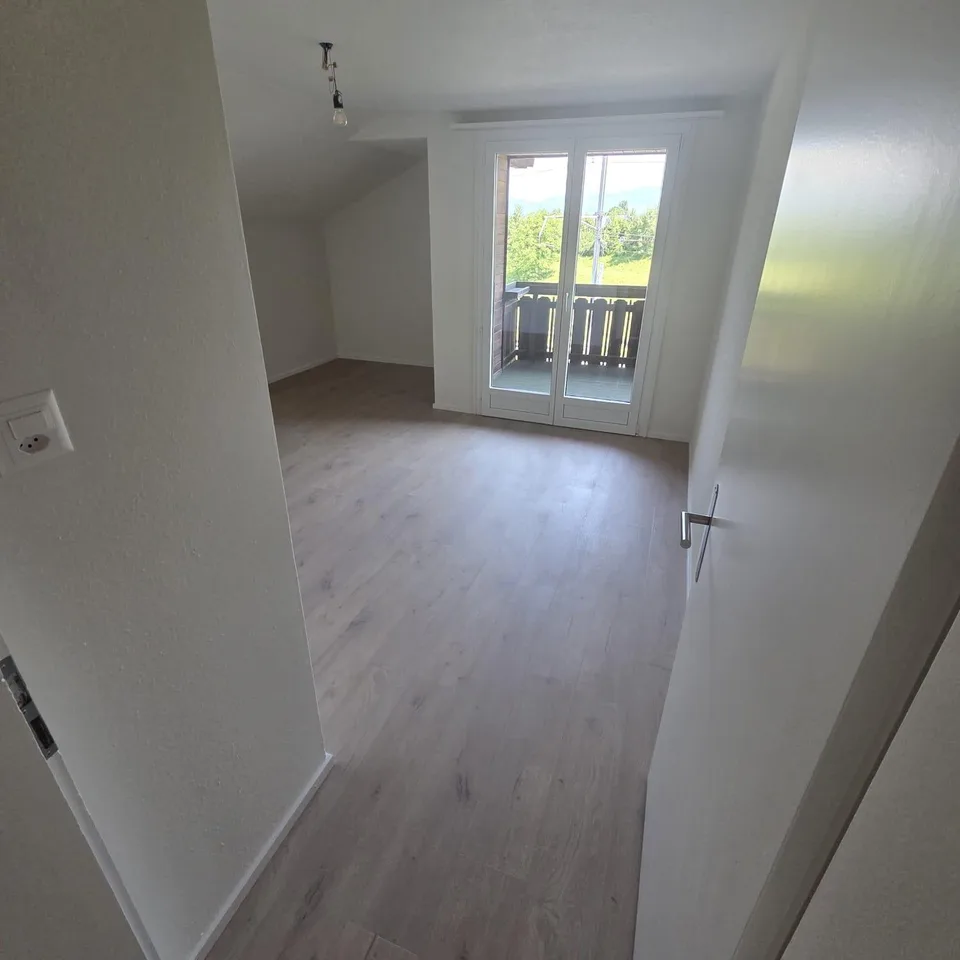 Moderne 3.5-Zimmer-Wohnung mit Weitblick - Erstbezug