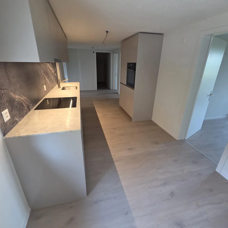 Moderne 3.5-Zimmer-Wohnung mit Weitblick - Erstbezug
