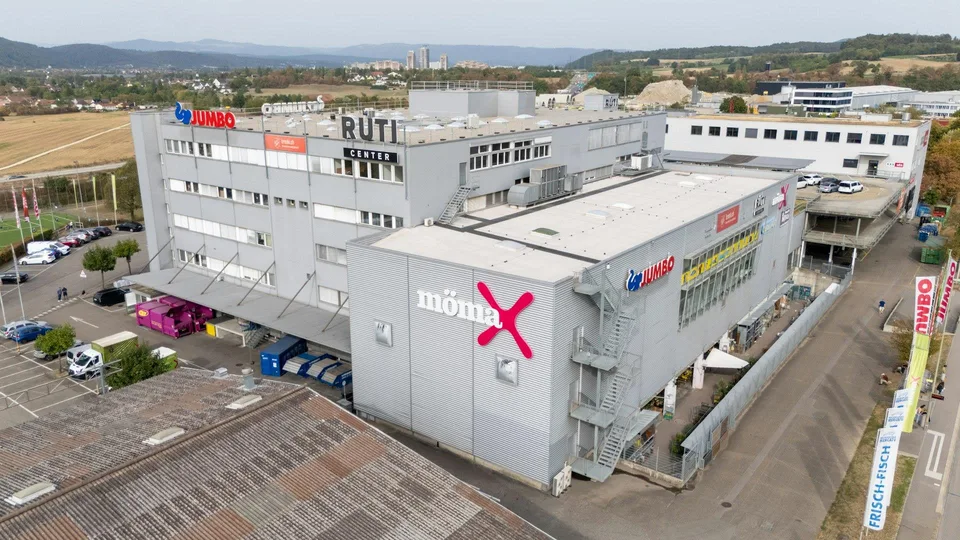 TOP BÜRO- UND GEWERBEFLÄCHE MIT ATRIUM UND AUSSICHT IN PRATTELN