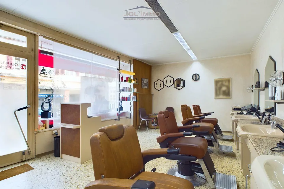Magnifique et grand immeuble avec un local commercial – Foto 8 von 9