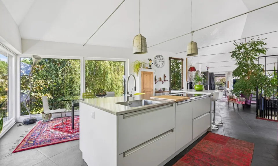 Villa contemporanea con studio indipendente alle porte di Losanna – foto 3 di 13