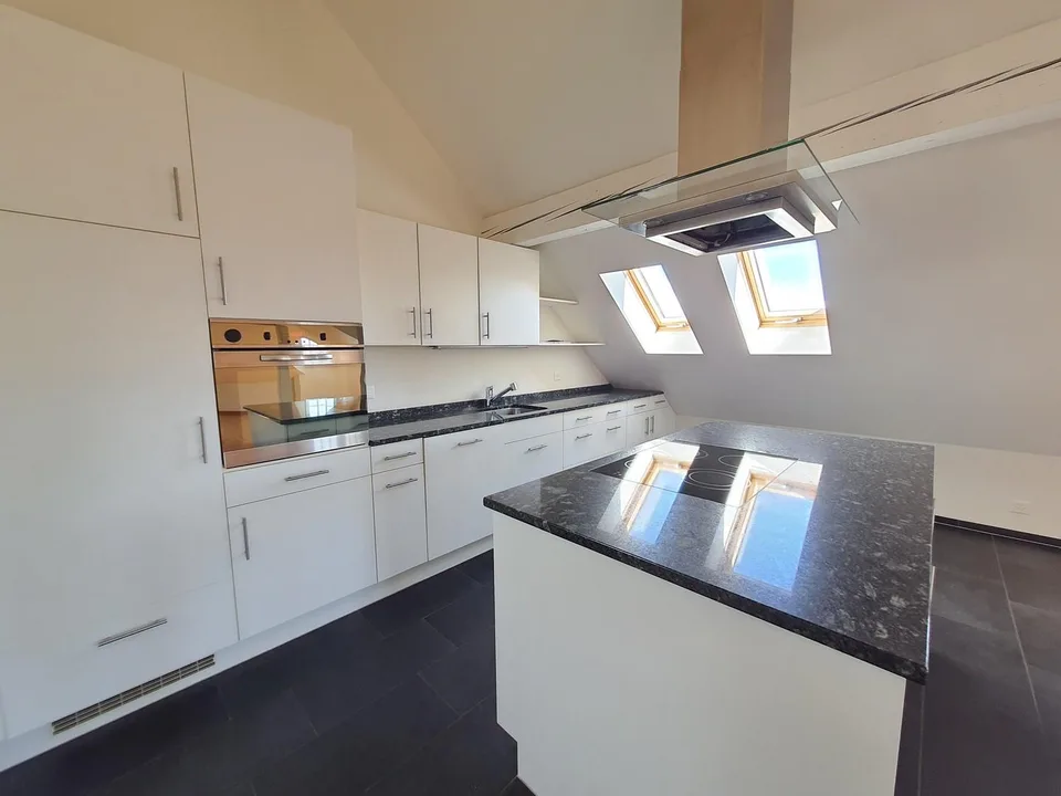Moderne 3.5-Zimmer-Dachwohnung mit 157m2 im Fischermätterli – Foto 2 von 9