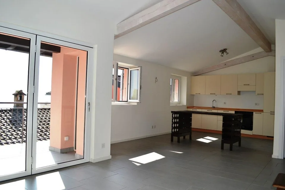 Vollständig renoviertes Wohnhaus mit Terrasse – Foto 3 von 13