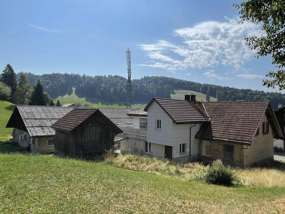 Ex latteria con appartamento di 5,5 locali (circa 130 m2), vecchia stalla, garage e molto spazio per nuove idee – foto 7 di 18