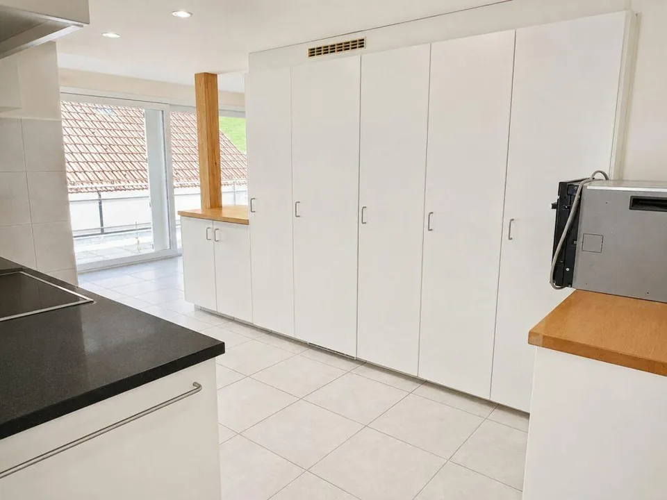Ex latteria con appartamento di 5,5 locali (circa 130 m2), vecchia stalla, garage e molto spazio per nuove idee – foto 12 di 18