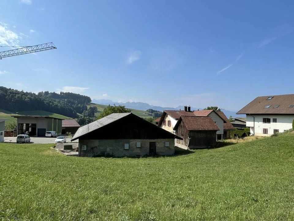 Ex latteria con appartamento di 5,5 locali (circa 130 m2), vecchia stalla, garage e molto spazio per nuove idee – foto 8 di 18