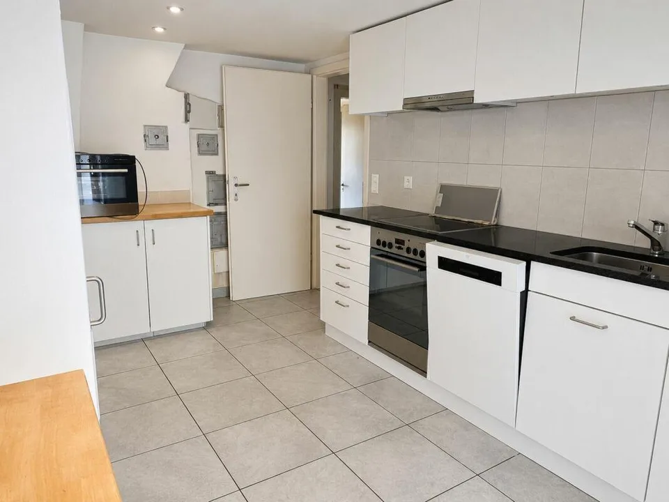 Ex latteria con appartamento di 5,5 locali (circa 130 m2), vecchia stalla, garage e molto spazio per nuove idee – foto 11 di 18