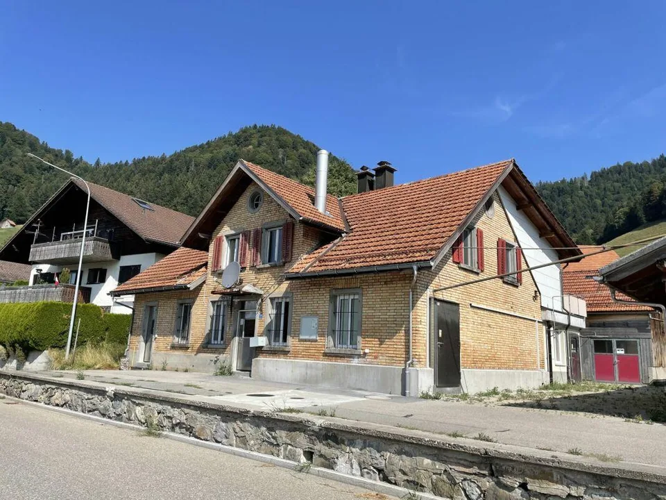 Ex latteria con appartamento di 5,5 locali (circa 130 m2), vecchia stalla, garage e molto spazio per nuove idee – foto 6 di 18