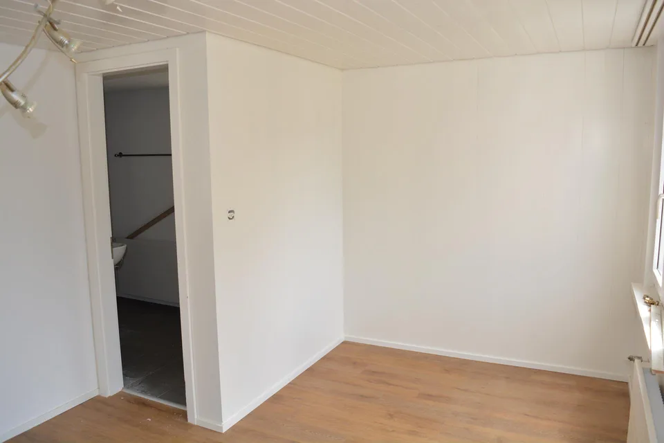 zu vermieten schönes 1.5-Zimmer-Studio in Ennenda – photo 4 of 4