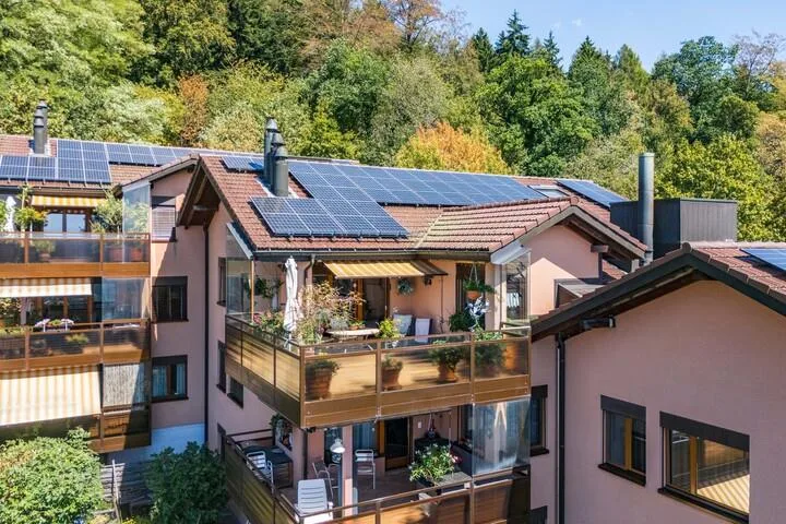 SOPRA I TETTI DI GRENCHEN - APPARTAMENTO DUPLEX SUL TETTO CON VISTA SULLA CITTÀ – foto 7 di 8