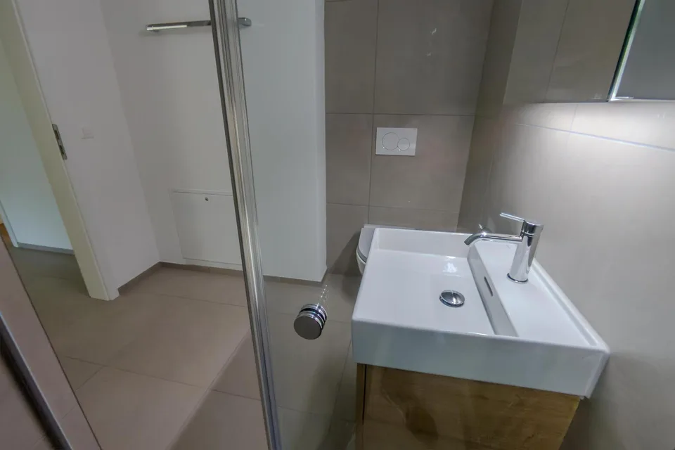 Moderne 2.5-Zimmer-Wohnung mit Sitzplatz und Panoramaaussicht