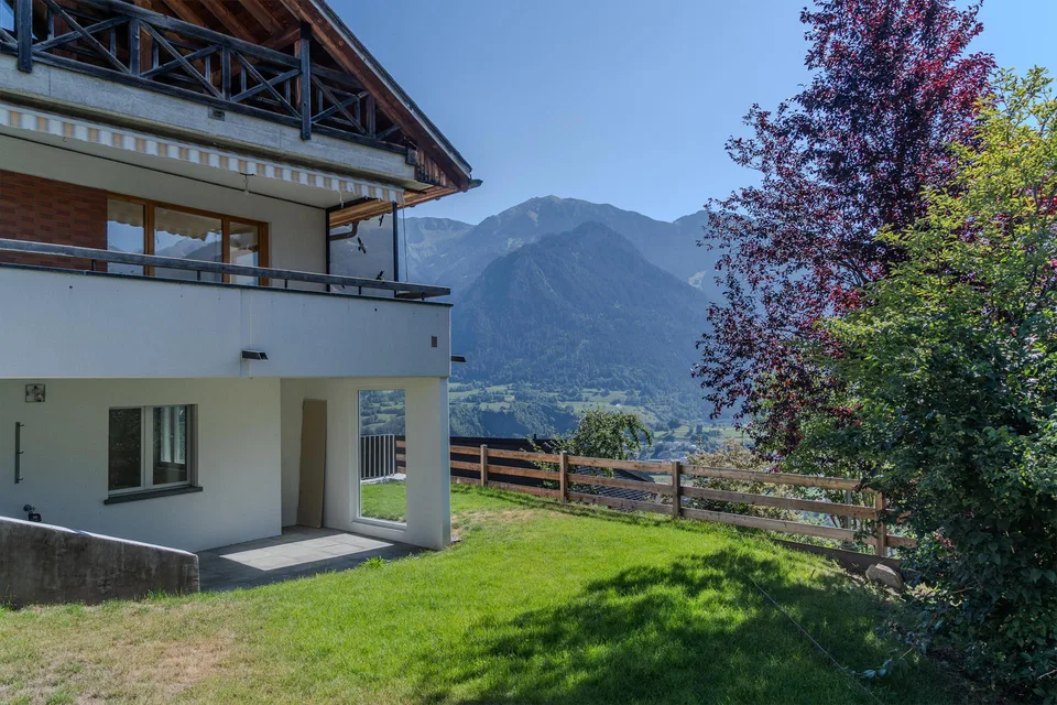 Moderne 2.5-Zimmer-Wohnung mit Sitzplatz und Panoramaaussicht