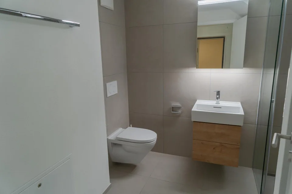 Moderne 2.5-Zimmer-Wohnung mit Sitzplatz und Panoramaaussicht