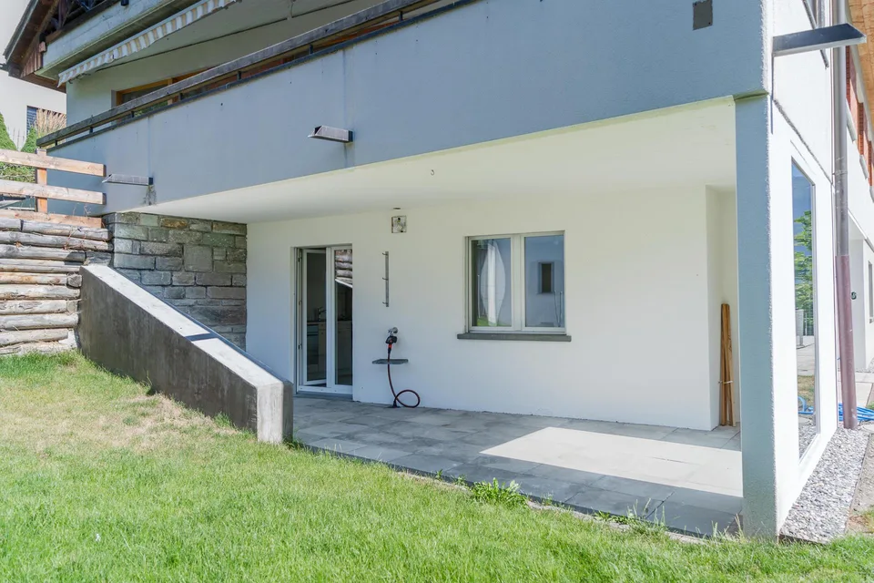 Moderne 2.5-Zimmer-Wohnung mit Sitzplatz und Panoramaaussicht