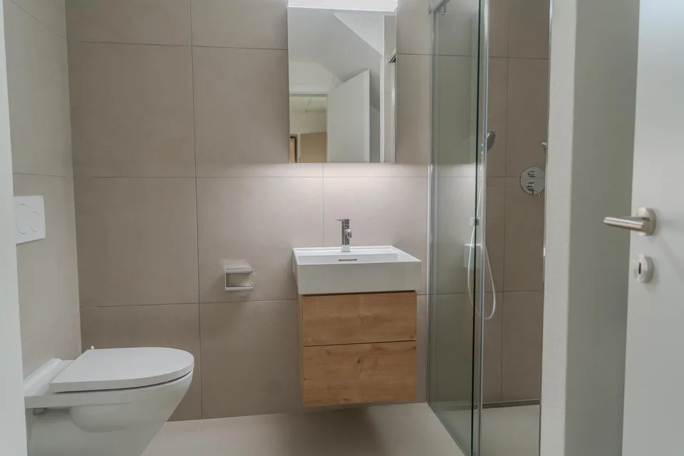 Moderne 2.5-Zimmer-Wohnung mit Sitzplatz und Panoramaaussicht