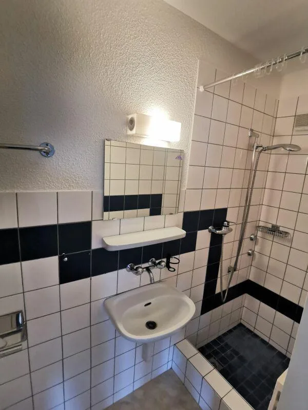 Grosse Wohnung in Bahnhofsnähe mit Cheminée und Balkon