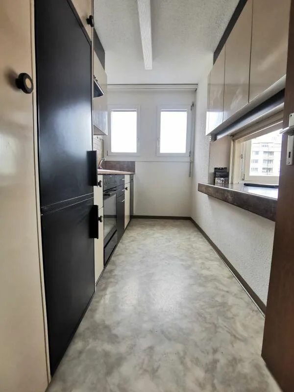 Grosse Wohnung in Bahnhofsnähe mit Cheminée und Balkon