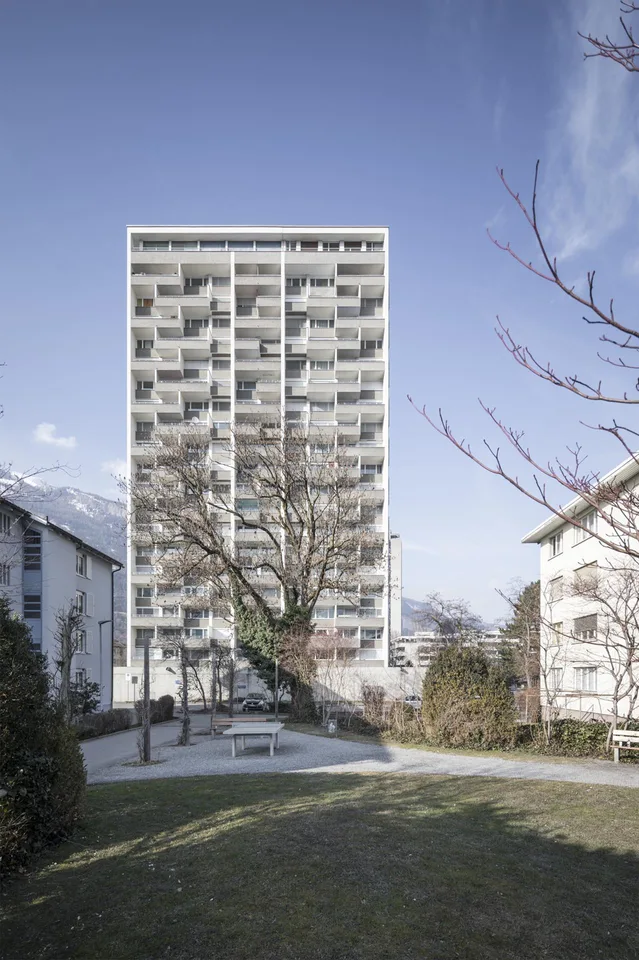 3 1/2 Zimmerwohnung 16.OG 53 – Foto 2 von 4