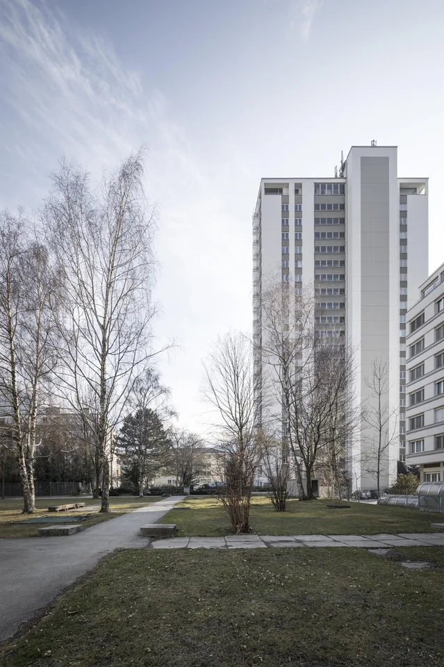 3 1/2 Zimmerwohnung 16.OG 53 – Foto 3 von 4