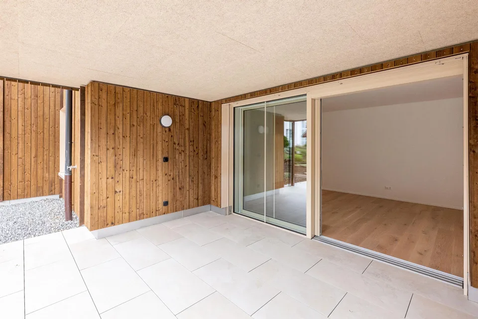 Helle 5.5 Zimmer Neubau Wohnung mit grossem Sitzplatz - Erstbezug